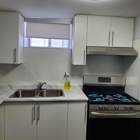 Maxwell Esabu Apartment Toronto Luaran gambar