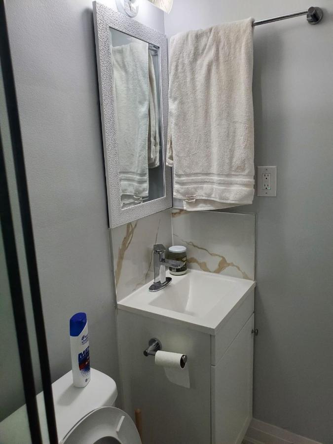 Maxwell Esabu Apartment Toronto Luaran gambar